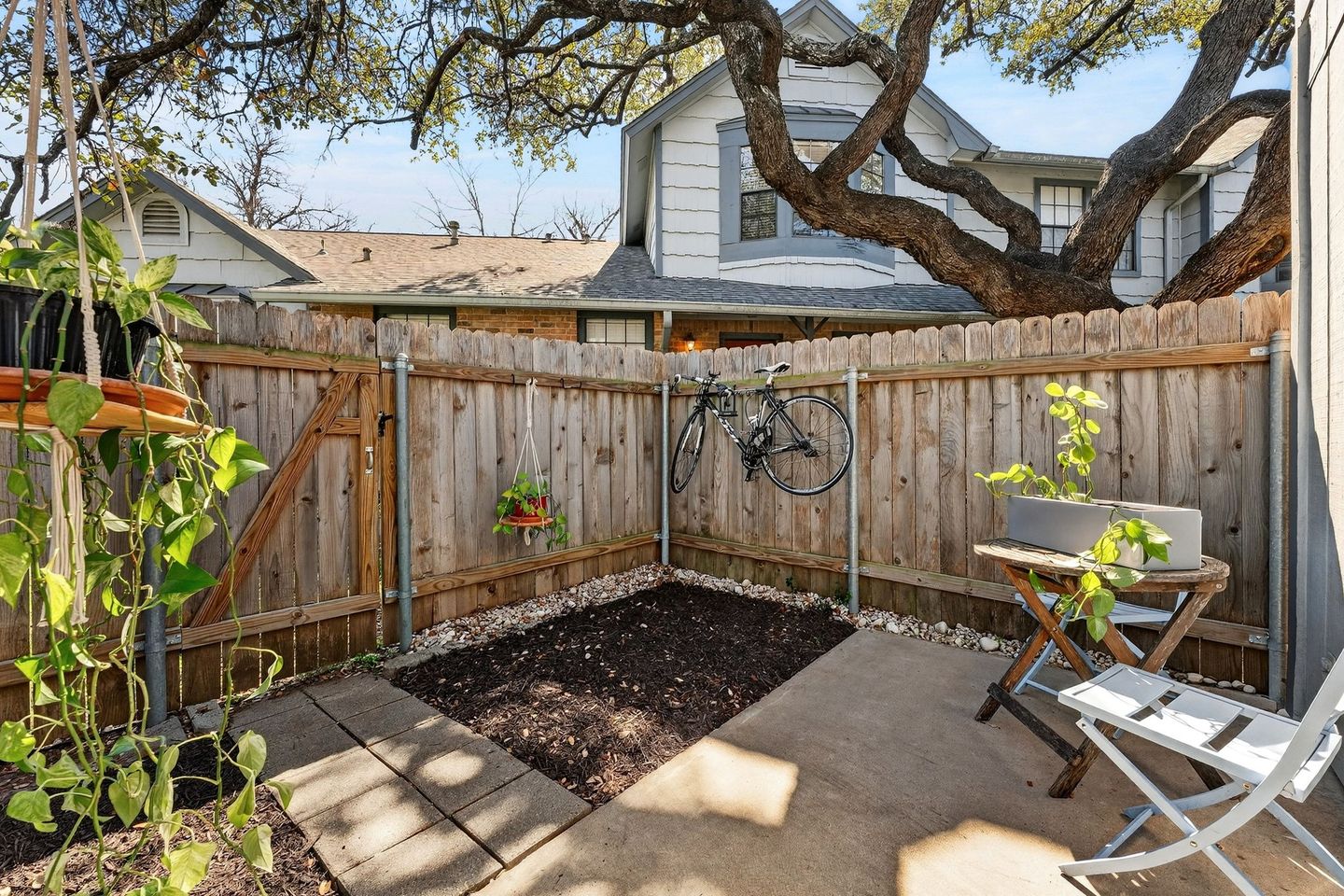 24-web-or-mls-1411-gracy-farms-ln-118-(24-of-27).jpg