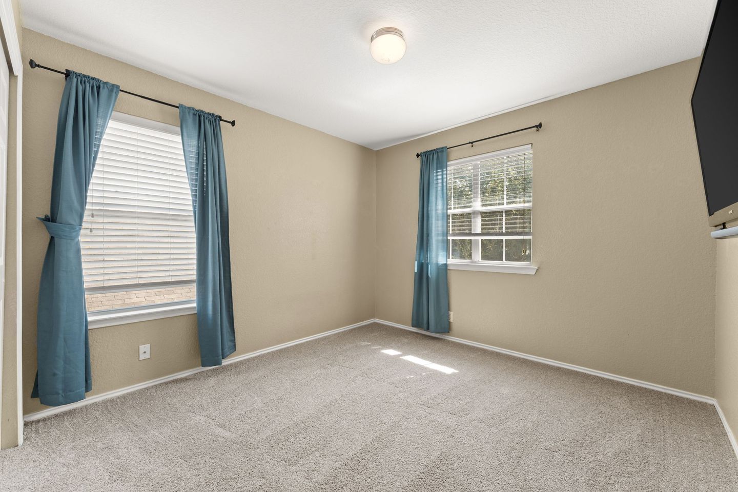24-web-or-mls-15216-parrish-ln-15.jpg