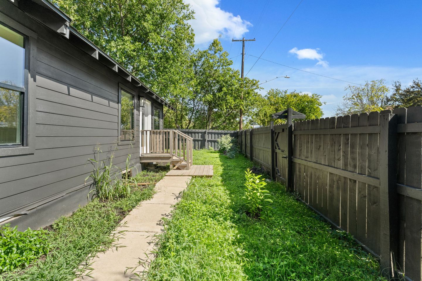 24-web-or-mls-1604-cedar-ave-(21-of-25).jpg