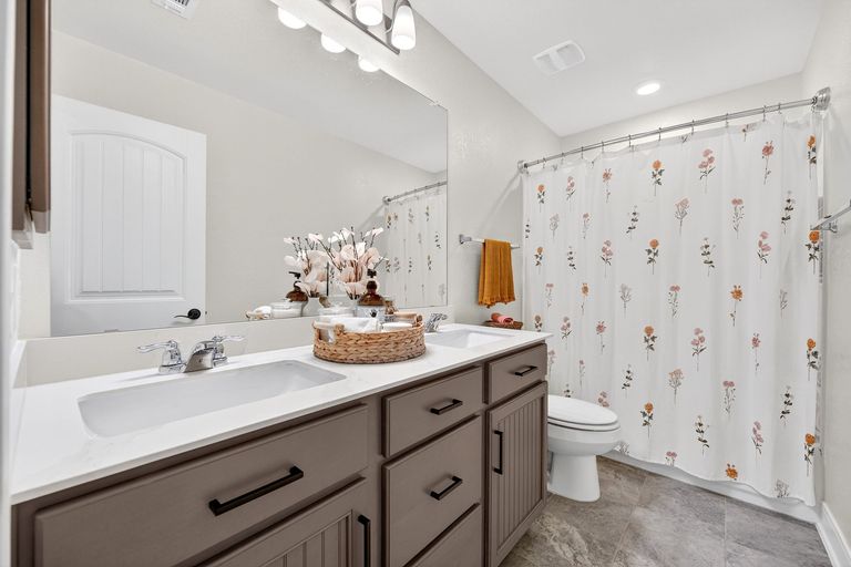 24-web-or-mls-180-kennicott-dr-(23-of-30).jpg