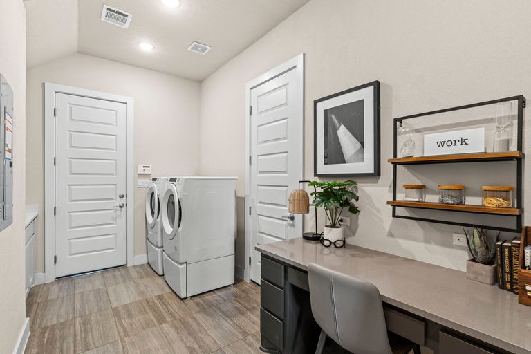 24-web-or-mls-217-northcrest-dr.jpg