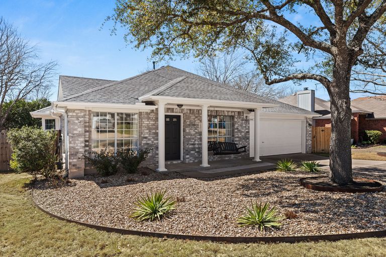 24-web-or-mls-2301-fuzz-fairway-3.jpg