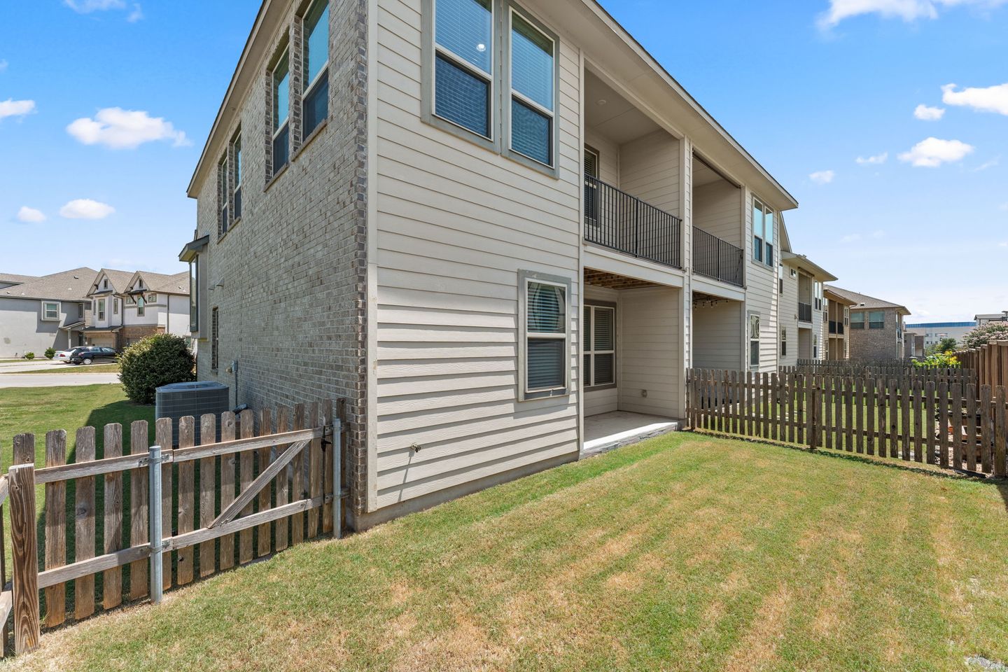 24-web-or-mls-2306-dillon-pond-ln-b-23.jpg