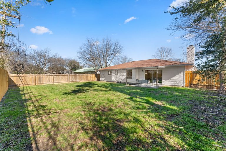 24-web-or-mls-2705-ashdale-dr-(21-of-26).jpg