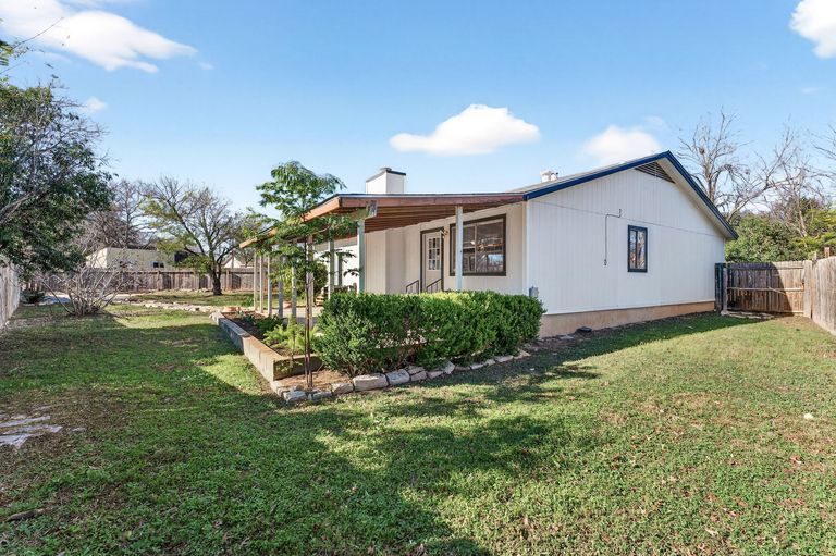 24-web-or-mls-305-holliday-ct-(24-of-25).jpg