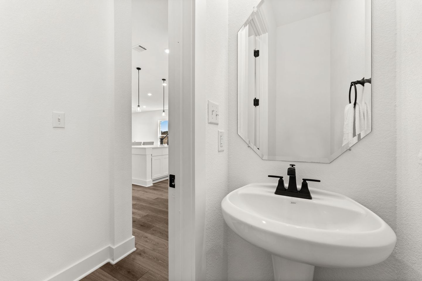 24-web-or-mls-320-millbend-rd-2.jpg