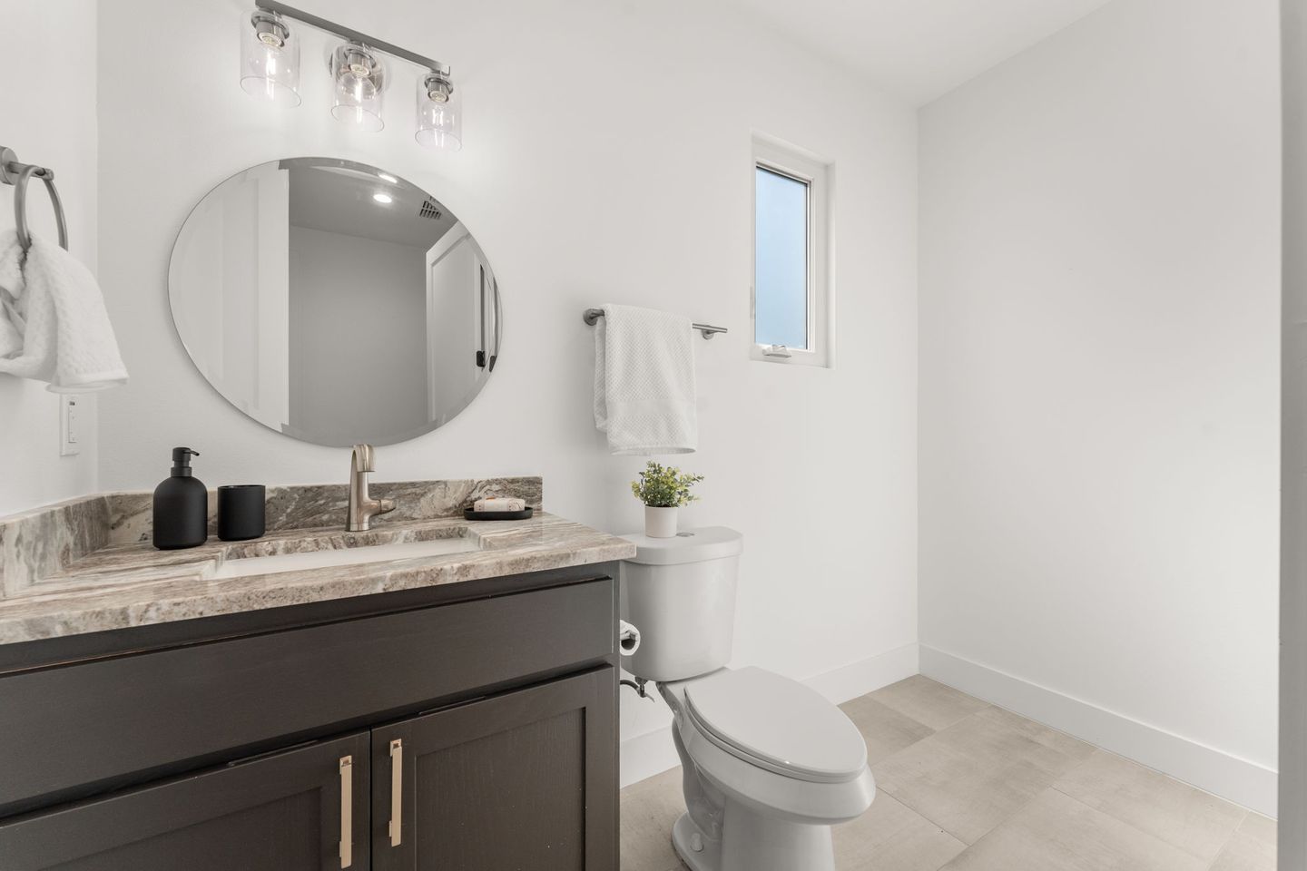 24-web-or-mls-3814-wadford-st-(15-of-36).jpg