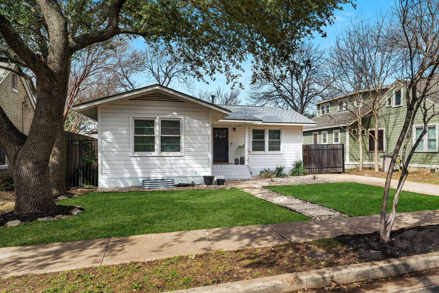 24-web-or-mls-4502-rosedale-ave-(2-of-26).jpg