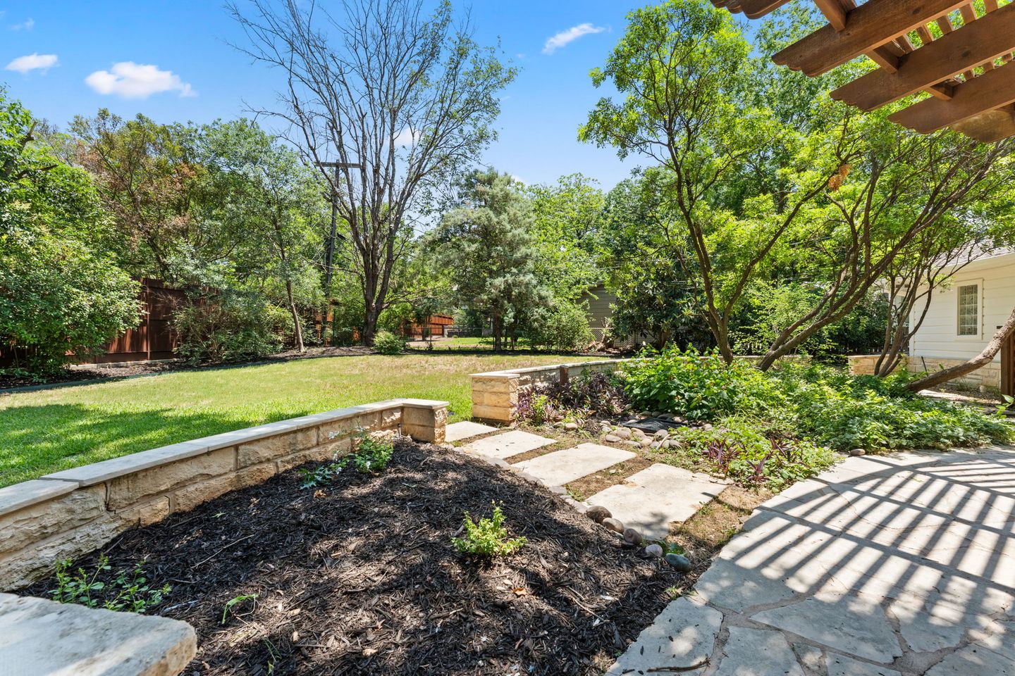 24-web-or-mls-5401-shoal-creek-blvd-23.jpg