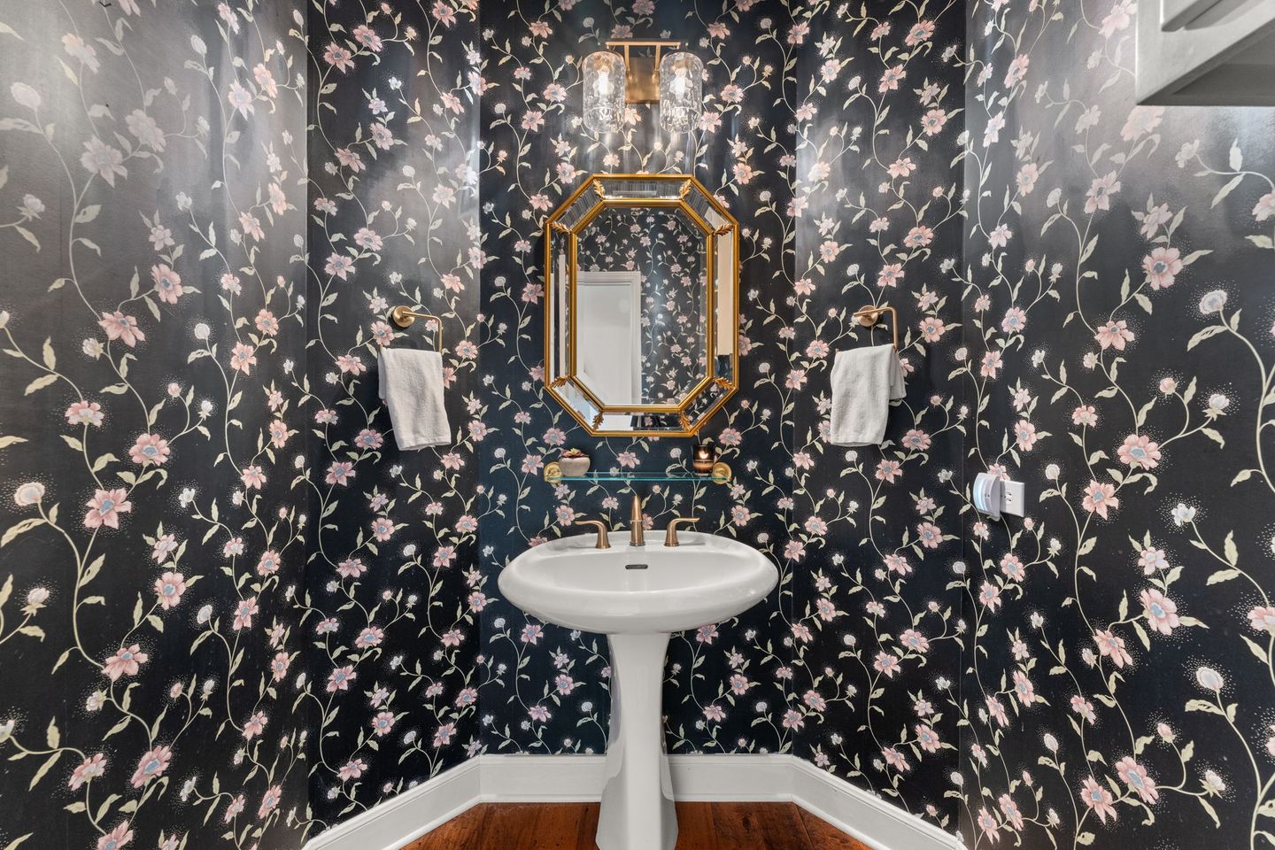 24-web-or-mls-558-peterson-ln-13.jpg