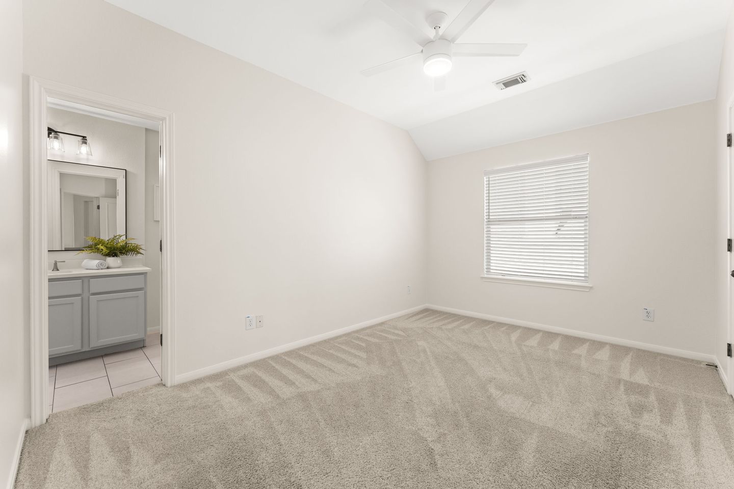 24-web-or-mls-7320-brecourt-manor-way-19.jpg