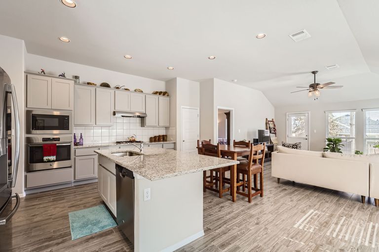 2416-brk-crst-wy---web-quality---005---07-kitchen.jpg