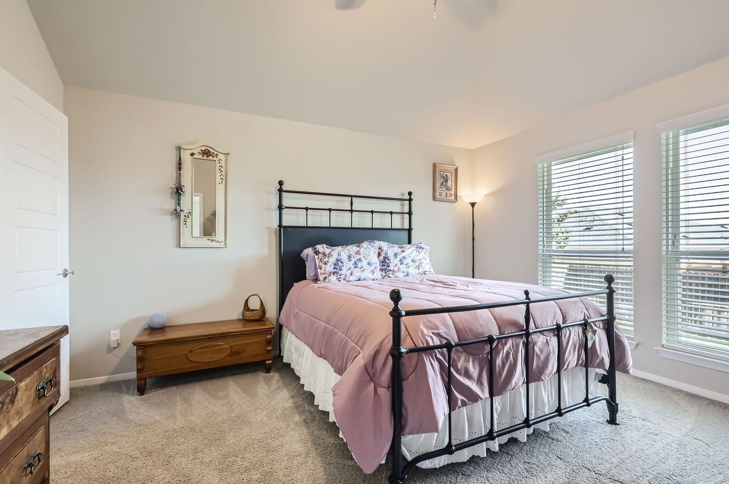 2416-brk-crst-wy---web-quality---006---09-primary-bedroom.jpg