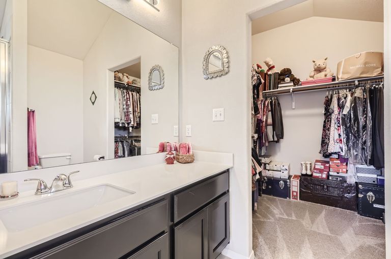 2416-brk-crst-wy---web-quality---007---10-primary-bathroom.jpg