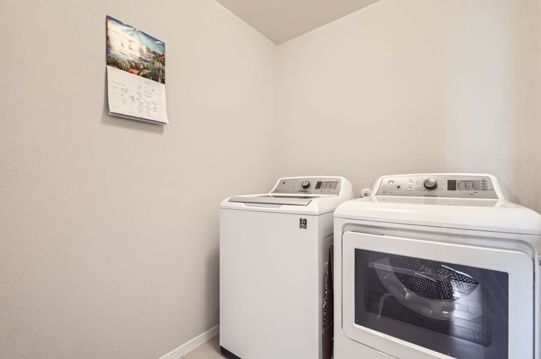 2416-brk-crst-wy---web-quality---011---15-laundry-room.jpg