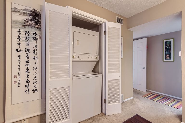 2425-ashdale-dr-81---web-quality---009---13-laundry-room.jpg
