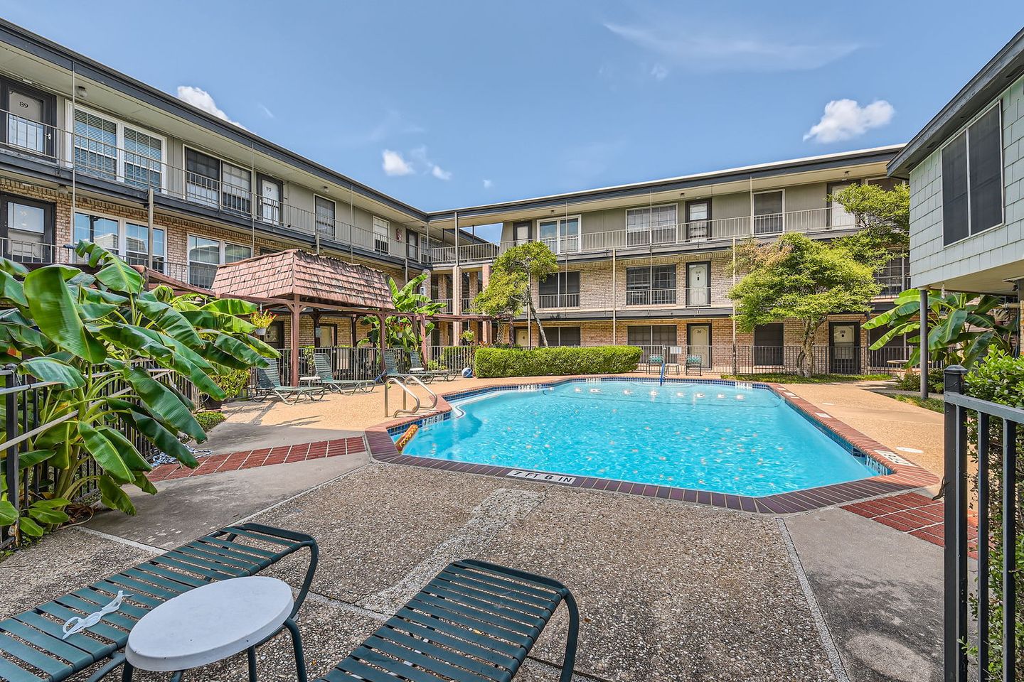 2425-ashdale-dr-81---web-quality---011---15-pool.jpg