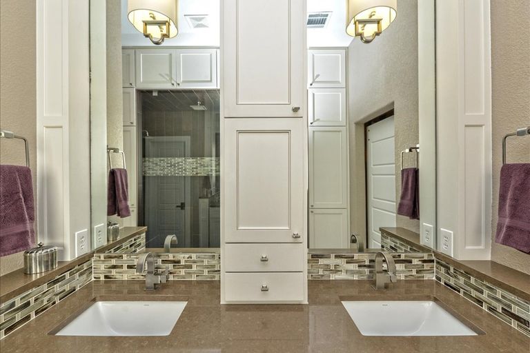 25-025_master-bathroom-2.jpg