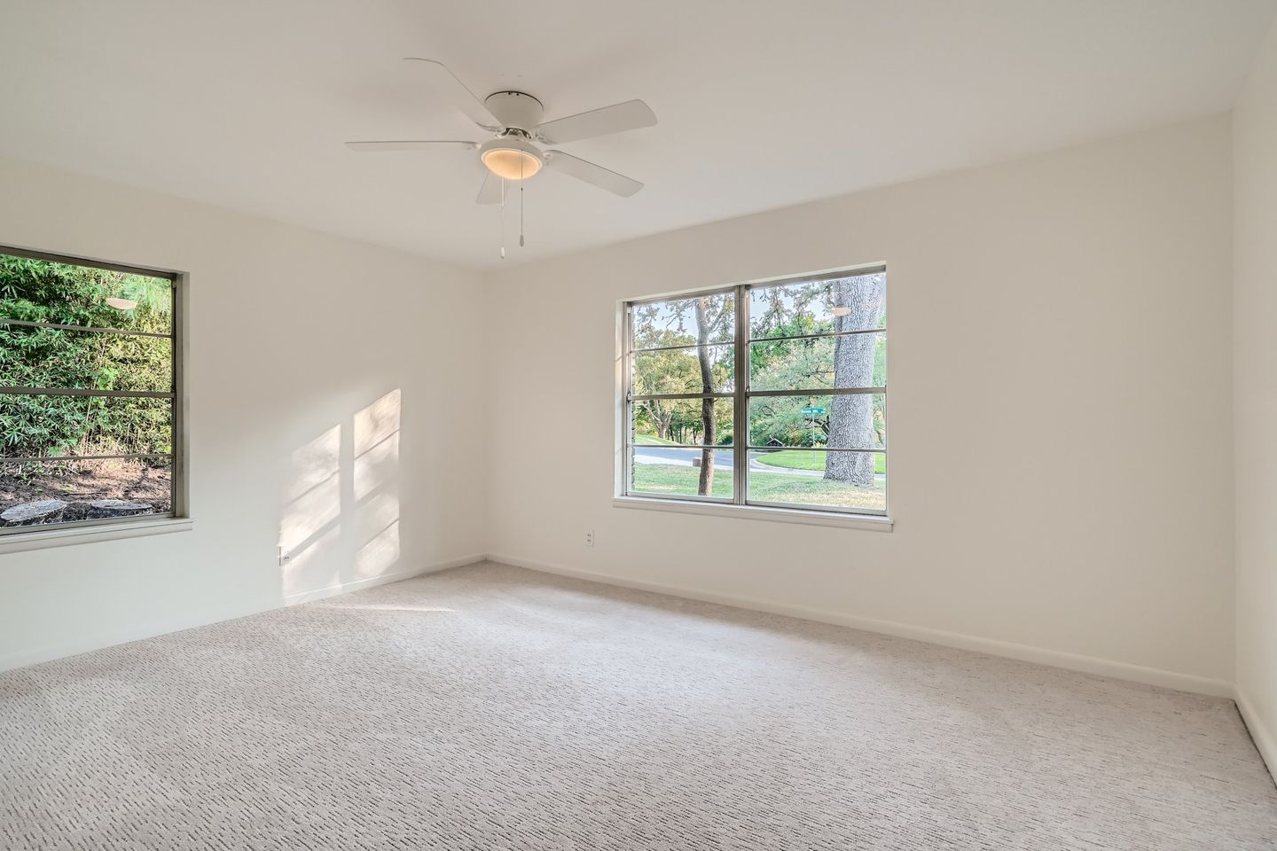 25-bedroom.jpg