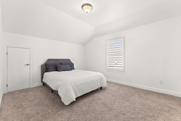 25-custom-3917-rosa-park-ln-(30-of-38).jpg