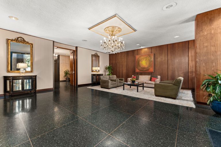 25-web-or-mls-1122-colorado-st-1202-30.jpg