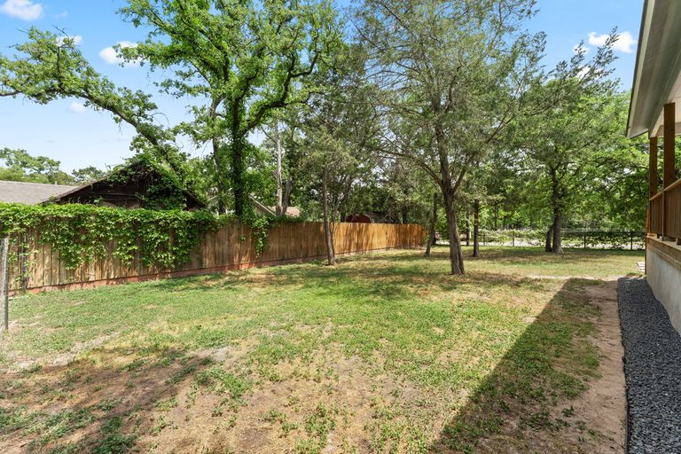 25-web-or-mls-120-meadowood-dr-15-1745433895.jpg