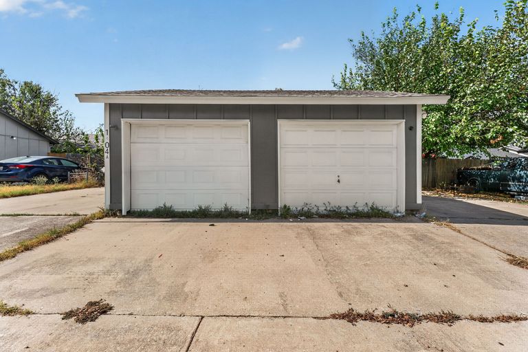 25-web-or-mls-1404-w-braker-ln-a-and-b-(25-of-25).jpg