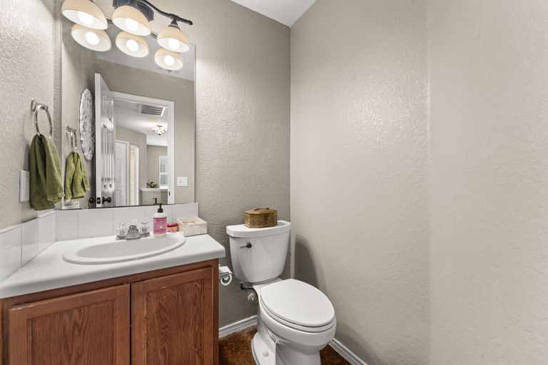 25-web-or-mls-15216-parrish-ln-4.jpg
