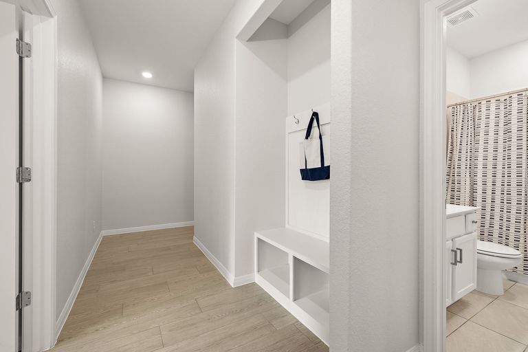25-web-or-mls-16713-elsinore-ln-kcp-070925---43.jpg