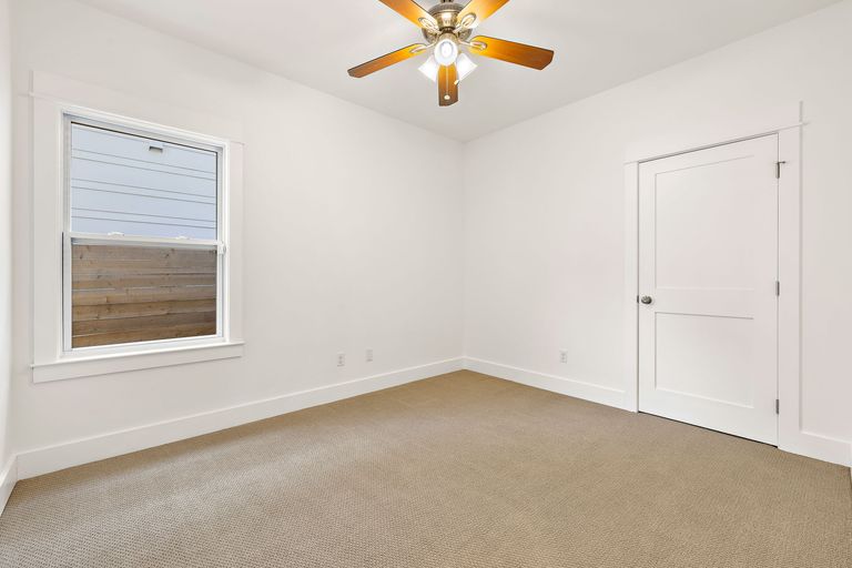 25-web-or-mls-1914-payne-ave-kcp-073025---29.jpg