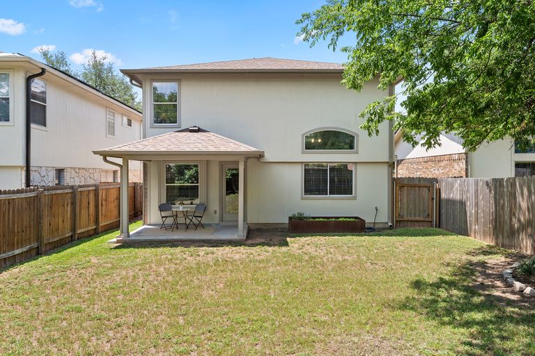 25-web-or-mls-2500-wilma-rudolph-rd-3.jpg