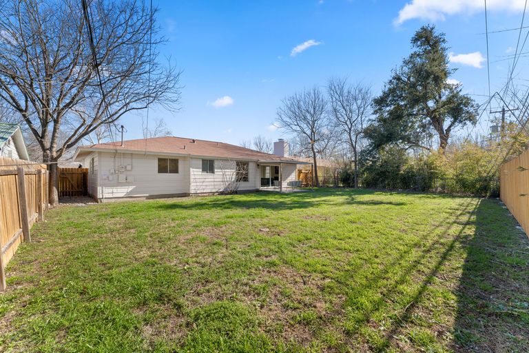 25-web-or-mls-2705-ashdale-dr-(22-of-26).jpg