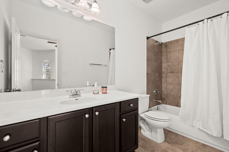 25-web-or-mls-3831-sapphire-loop-29.jpg