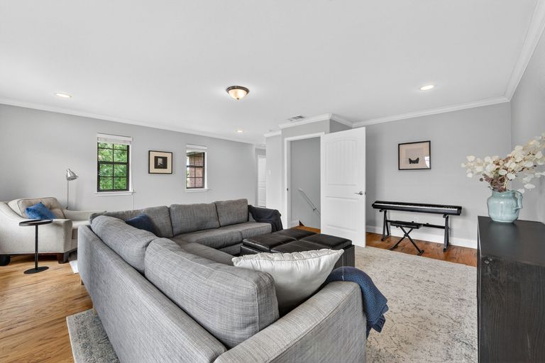 25-web-or-mls-408-kissing-oak-dr-(25-of-39).jpg