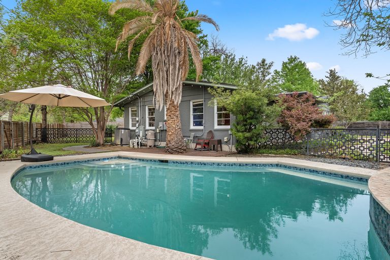 25-web-or-mls-4330-parkwood-rd-9.jpg