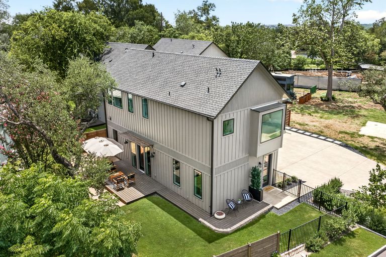 25-web-or-mls-4601-hank-ave-1-(1-of-7).jpg