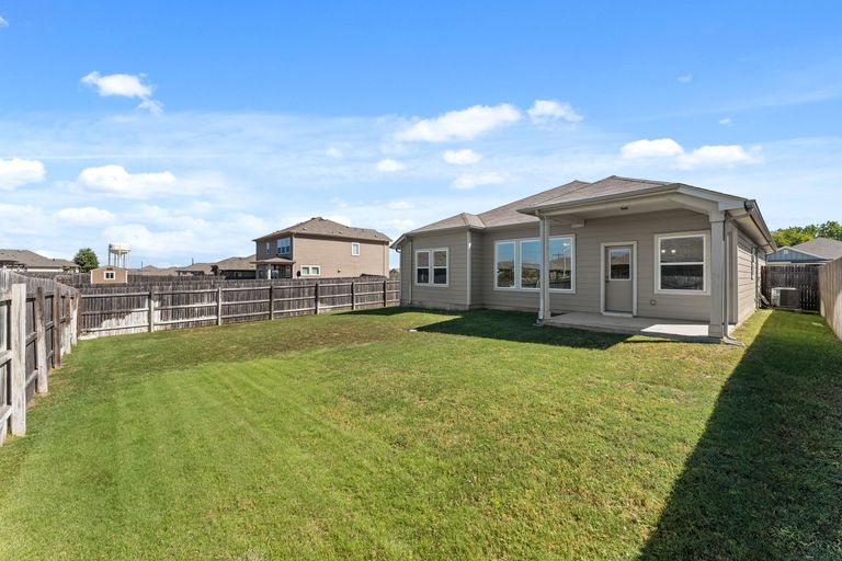 25-web-or-mls-510-bridgestone-way-22.jpg