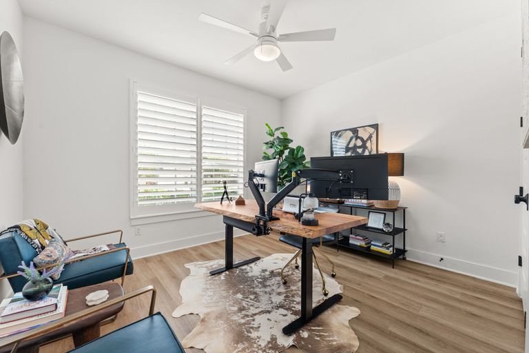 25-web-or-mls-518-toyah-dr-14.jpg
