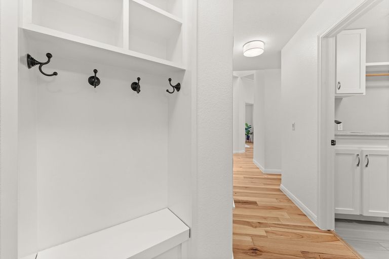 25-web-or-mls-5900-savin-hill-ct-11.jpg