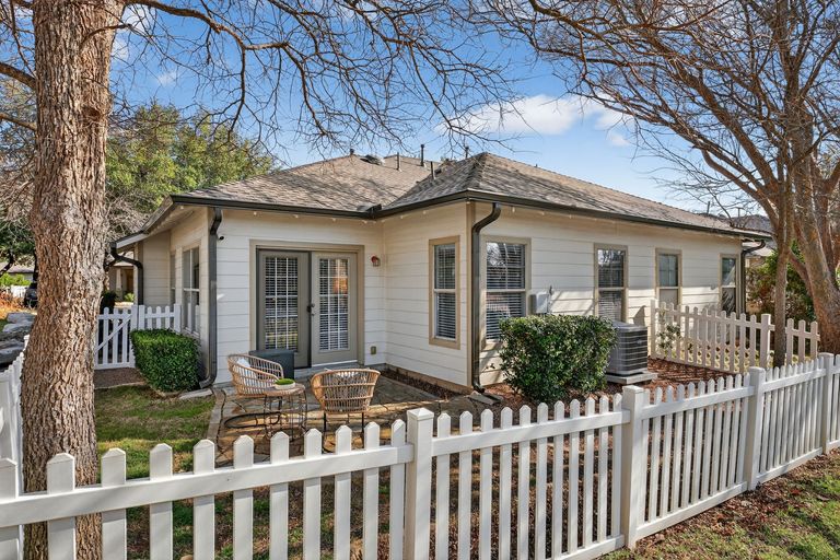 25-web-or-mls-6801-beckett-rd-114r-(4-of-28).jpg