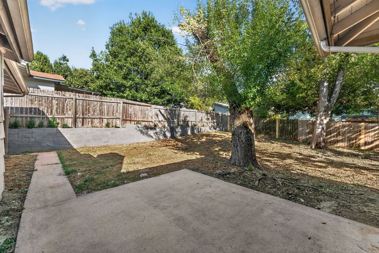 25-web-or-mls-6913-la-salle-dr-(25-of-25).jpg