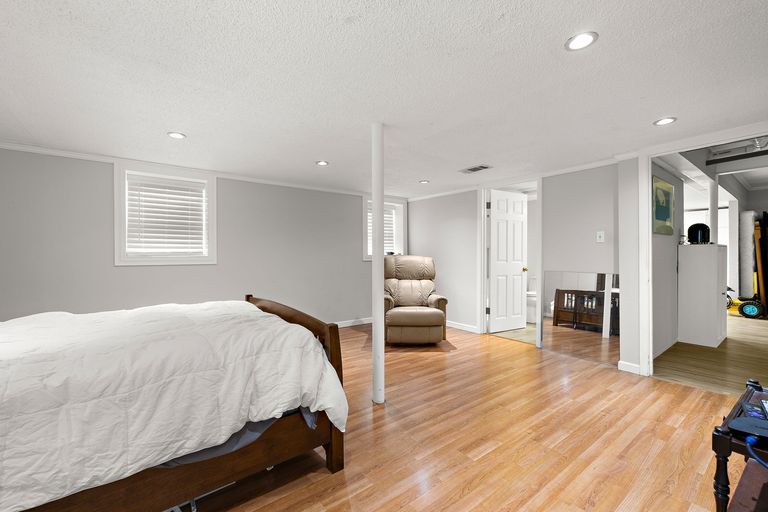 25-web-or-mls-7-inwood-cir-020625-35.jpg