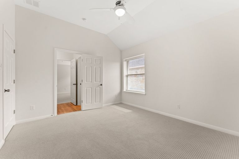 25-web-or-mls-7908-via-verde-dr-(27-of-41).jpg