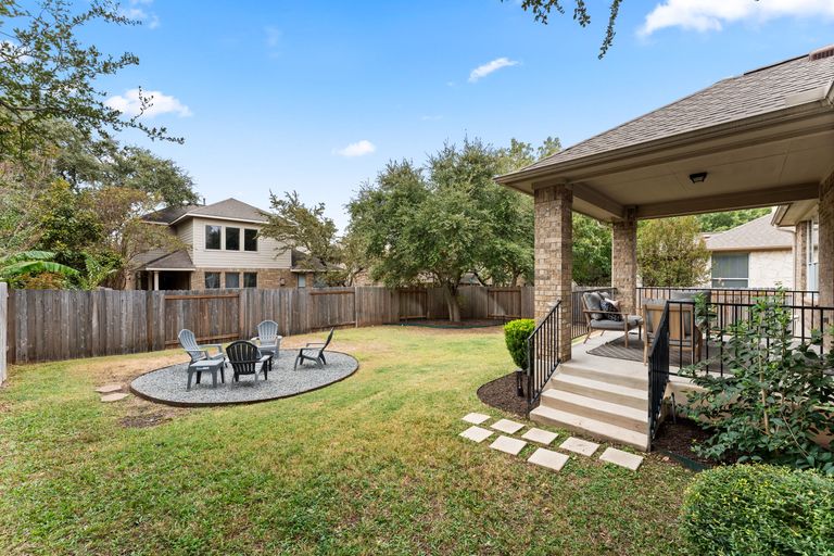 25-web-or-mls-8300-alophia-dr-8.jpg