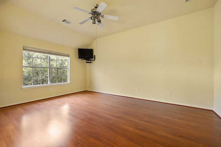 25-web-or-mls-8410-cambria-dr-kcp-042425---49.jpg