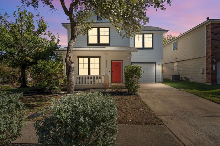 25-web-or-mls-8622-brock-cir-2.jpg