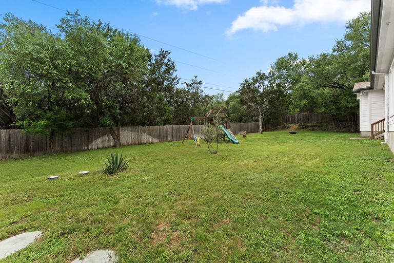 25-web-or-mls-900-lipan-trail-28.jpg