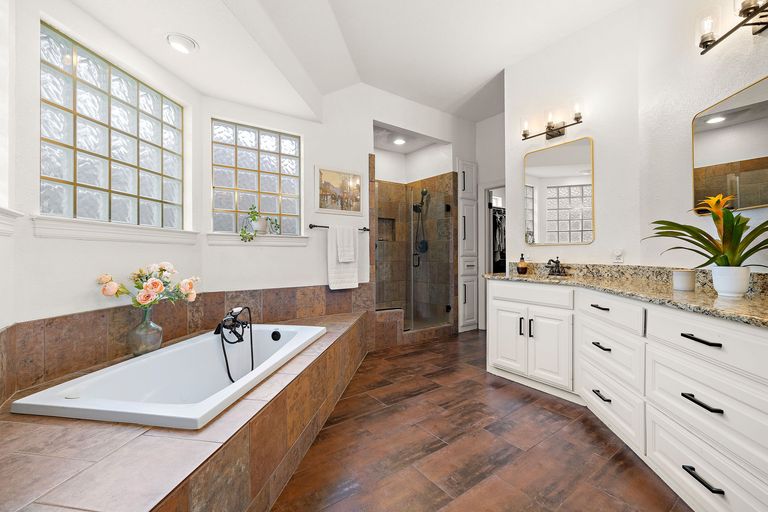 25-web-or-mls-9608-streamside-dr-kcp-061526---61.jpg