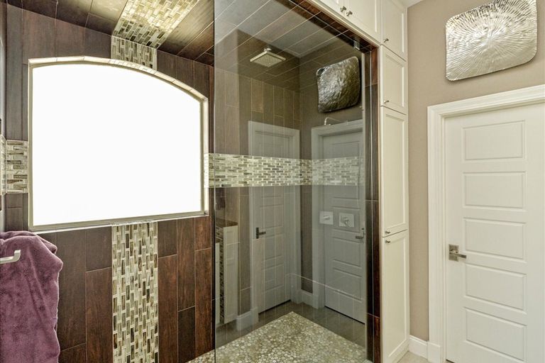 26-026_master-bathroom.jpg