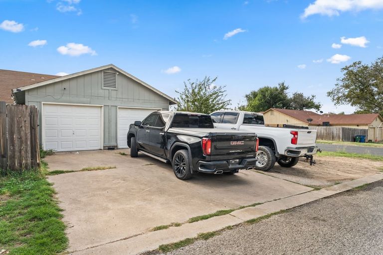 26-custom-12310-alderbrook-dr-(13-of-25).jpg